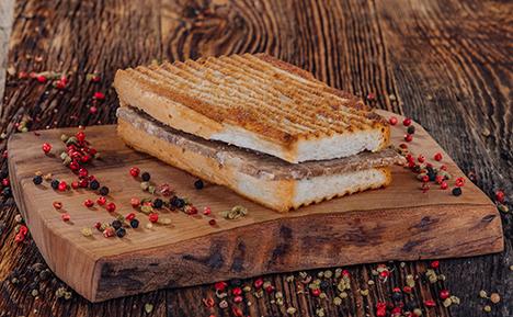 Kavurma Kaşarlı Tost